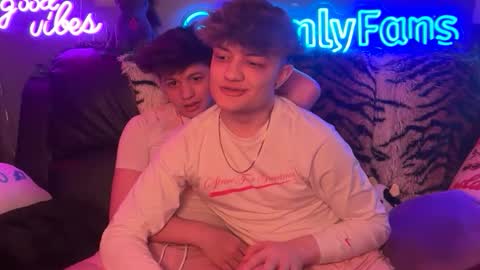 Snapshot of eastinwestin chatting on February 27, 2026, 8:14 am eastinwestin online show from February 27, 2026, 8:14 am