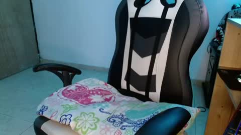 easy_money7777 online show from June 18, 2026, 9:19 pm