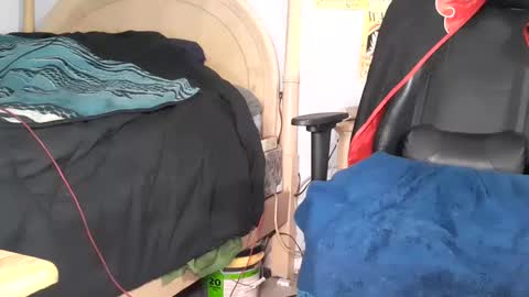 Snapshot of easybreezy20 chatting on December 15, 2024, 7:24 am TWITTER INSTAGRAM easybreezy20 ONLINE 1230 AM TO 7AM online show from December 15, 2024, 7:24 am