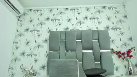 ebanolily online show from February 18, 2026, 2:35 pm