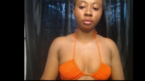 Snapshot of ebony_queenx chatting on April 18, 2026, 9:46 am Queen online show from April 18, 2026, 9:46 am