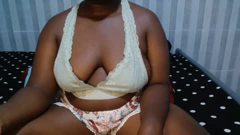 Snapshot of ebony_sabrina chatting on January 15, 2025, 11:30 pm Sabrina online show from January 15, 2025, 11:30 pm
