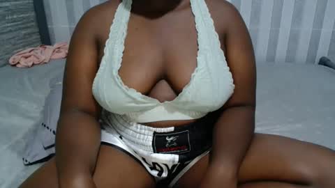 Snapshot of ebony_sabrina chatting on September 27, 2025, 7:52 pm Sabrina online show from September 27, 2025, 7:52 pm