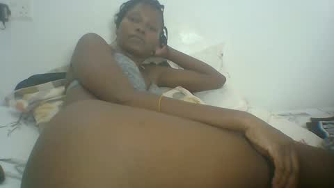 Snapshot of ebonycutegal1996 chatting on February 11, 2025, 8:10 pm TRIZER online show from February 11, 2025, 8:10 pm