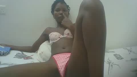 Snapshot of ebonycutegal1996 chatting on February 17, 2025, 3:53 pm TRIZER online show from February 17, 2025, 3:53 pm