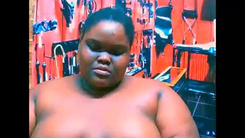 ebonyhotbuns4u2luv online show from January 7, 2026, 6:21 pm