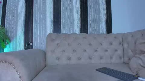 ebonyy_petite_69 online show from February 18, 2026, 8:49 pm