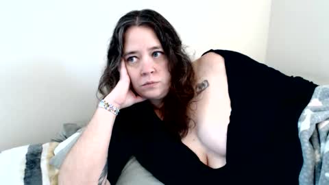 Snapshot of echosol17 chatting on November 11, 2025, 6:19 pm Weird Echo online show from November 11, 2025, 6:19 pm