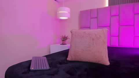 eclipse_divina online show from January 6, 2026, 4:05 am