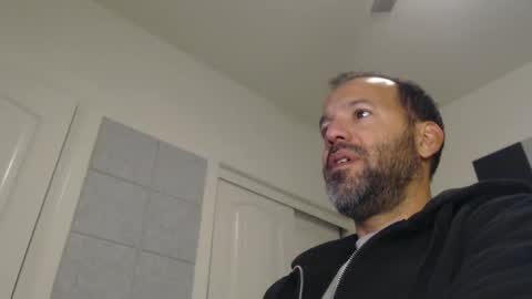 Snapshot of edge_masters chatting on December 14, 2024, 1:17 am EdgeM online show from December 14, 2024, 1:17 am