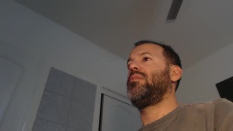 Snapshot of edge_masters chatting on January 3, 2025, 12:33 am EdgeM online show from January 3, 2025, 12:33 am