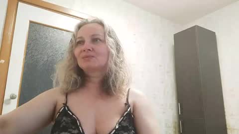Snapshot of edithmanning chatting on May 17, 2026, 5:20 pm edithmanning online show from May 17, 2026, 5:20 pm