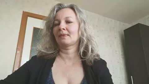 Snapshot of edithmanning chatting on June 1, 2026, 5:53 am edithmanning online show from June 1, 2026, 5:53 am