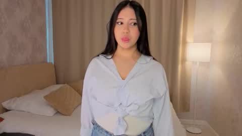 Reina online show from March 24, 2026, 5:01 am