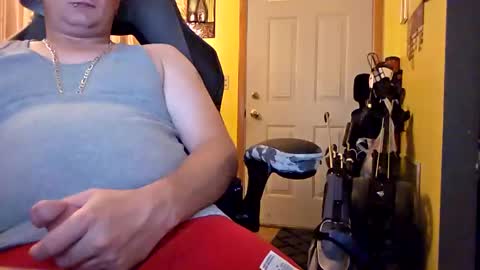 edwardaims_2please online show from September 22, 2025, 4:36 am