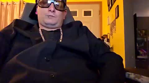 edwardaims_2please online show from October 18, 2025, 2:47 am