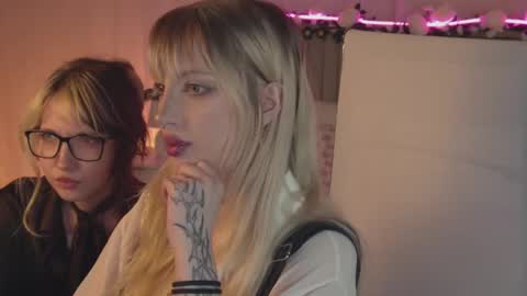 Snapshot of eevamarie chatting on April 19, 2026, 4:17 pm EVA NON NUDE online show from April 19, 2026, 4:17 pm