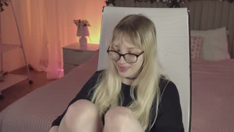Snapshot of eevamarie chatting on April 25, 2026, 6:49 pm EVA NON NUDE online show from April 25, 2026, 6:49 pm