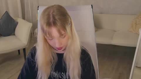 Snapshot of eevamarie chatting on May 19, 2026, 4:24 pm EVA NON NUDE online show from May 19, 2026, 4:24 pm