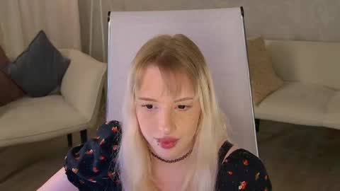 Snapshot of eevamarie chatting on May 20, 2026, 4:35 pm EVA NON NUDE online show from May 20, 2026, 4:35 pm