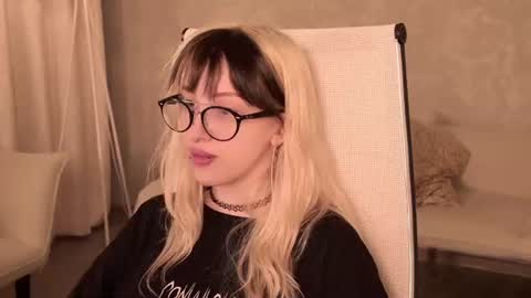 EVA NON NUDE online show from June 26, 2026, 4:22 pm