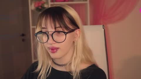 EVA NON NUDE online show from July 2, 2026, 4:46 pm