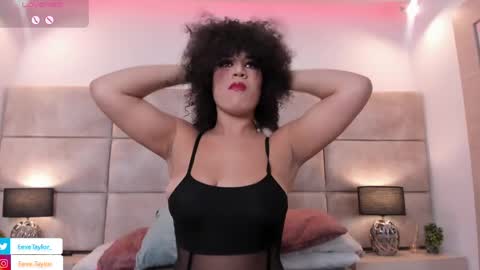 Snapshot of eevee_taylor chatting on June 5, 2026, 3:02 am Eevee online show from June 5, 2026, 3:02 am