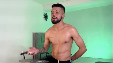 eevil_boys_77 online show from October 2, 2025, 12:34 pm