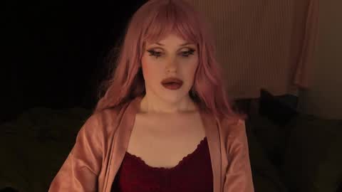 Snapshot of effiemur chatting on December 2, 2024, 7:05 pm Effie Mur online show from December 2, 2024, 7:05 pm