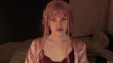 Snapshot of effiemur chatting on December 15, 2024, 7:42 pm Effie Mur online show from December 15, 2024, 7:42 pm