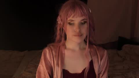 Snapshot of effiemur chatting on December 22, 2024, 3:44 pm Effie Mur online show from December 22, 2024, 3:44 pm