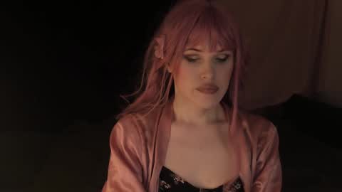 Snapshot of effiemur chatting on December 28, 2024, 3:15 pm Effie Mur online show from December 28, 2024, 3:15 pm