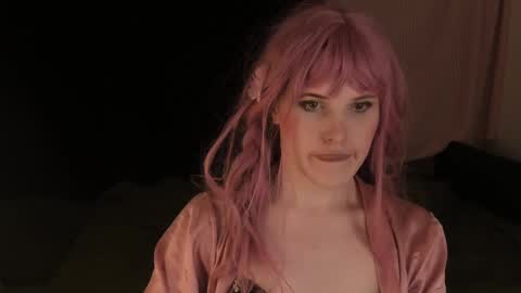 Snapshot of effiemur chatting on December 28, 2024, 6:18 pm Effie Mur online show from December 28, 2024, 6:18 pm