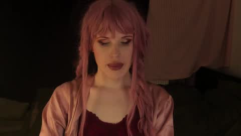 Snapshot of effiemur chatting on January 19, 2025, 6:00 pm Effie Mur online show from January 19, 2025, 6:00 pm