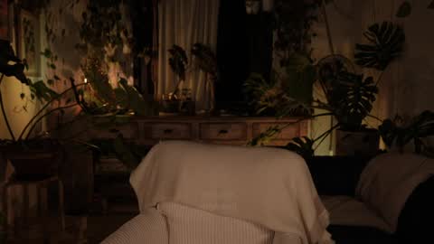 Effy online show from April 7, 2026, 12:44 am