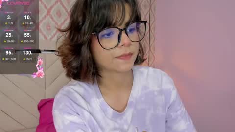 Snapshot of effystonnem chatting on December 4, 2024, 11:13 pm E F F Y online show from December 4, 2024, 11:13 pm