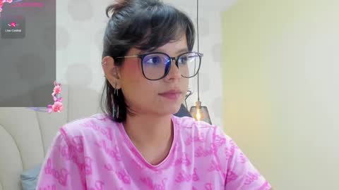 Snapshot of effystonnem chatting on December 5, 2024, 10:34 pm E F F Y online show from December 5, 2024, 10:34 pm