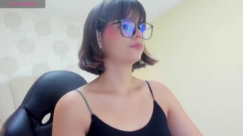 Snapshot of effystonnem chatting on December 6, 2024, 7:01 pm E F F Y online show from December 6, 2024, 7:01 pm