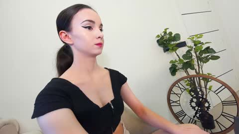 Snapshot of ehotlovea chatting on January 12, 2025, 5:24 am Erik and Alice online show from January 12, 2025, 5:24 am