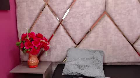 eimy_cutte online show from January 17, 2025, 7:27 pm