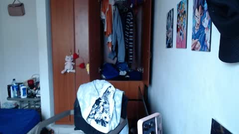 eimy_saenzz online show from April 3, 2026, 5:33 pm