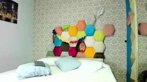 Eimy online show from April 21, 2026, 12:33 pm