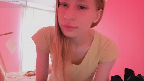 Snapshot of el1s_evans chatting on July 16, 2026, 6:08 am please read my bio there is information about private shows and about my personality online show from July 16, 2026, 6:08 am
