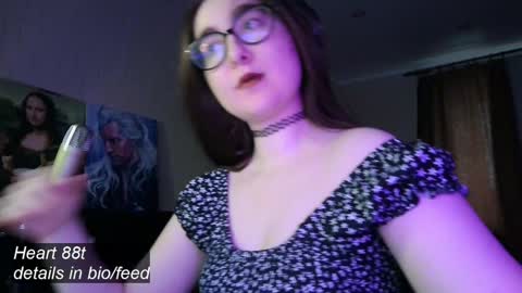 If you like it when I meow give me a thumbs up online show from February 7, 2025, 2:04 pm