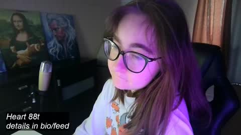 If you like it when I meow give me a thumbs up online show from February 10, 2025, 9:58 am