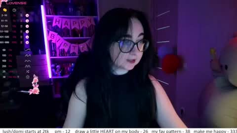 Snapshot of el_sweety chatting on July 6, 2026, 1:30 pm If you like it when I meow give me a thumbs up online show from July 6, 2026, 1:30 pm