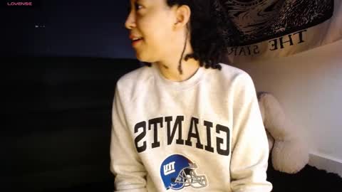 Snapshot of ela_0 chatting on December 16, 2024, 3:51 am Ela Help me reach 100 thumbs up online show from December 16, 2024, 3:51 am