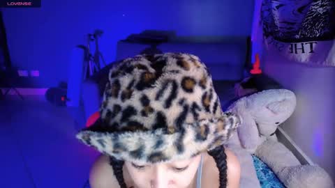 Snapshot of ela_0 chatting on January 3, 2025, 2:43 am Ela Help me reach 100 thumbs up online show from January 3, 2025, 2:43 am