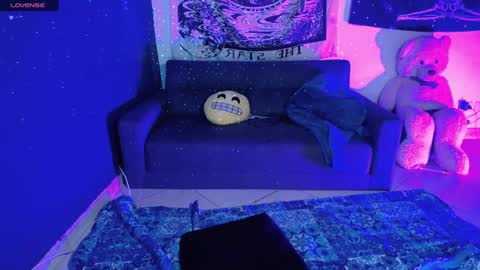 Snapshot of ela_0 chatting on January 16, 2025, 12:55 am Ela Help me reach 100 thumbs up online show from January 16, 2025, 12:55 am