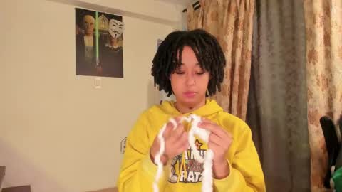 Snapshot of ela_0 chatting on March 5, 2025, 11:38 am Ela Help me reach 100 thumbs up online show from March 5, 2025, 11:38 am